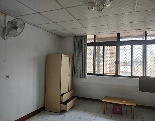 大套房出租，採光佳，附電視冰箱洗衣機 - Image 4