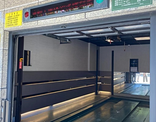 可停休旅車~南京三民站旁~三民路上~ - Image 3