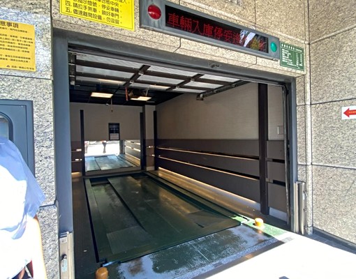 可停休旅車~南京三民站旁~三民路上~ - Image 5