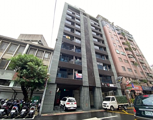 桂林路家樂福旁西寧南路上機械倉儲車位 - Image 1