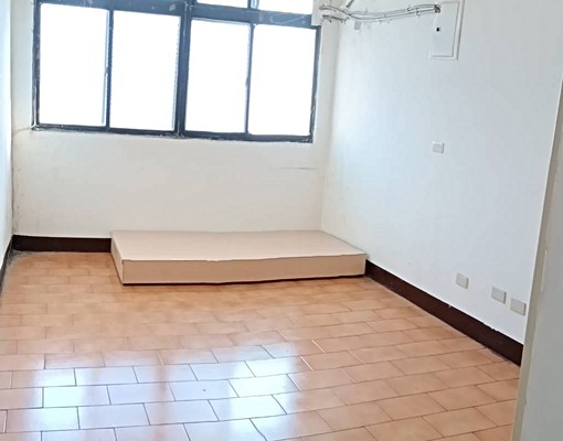 近台藝大、華僑高中,木板隔間,需自備家具 - Image 3