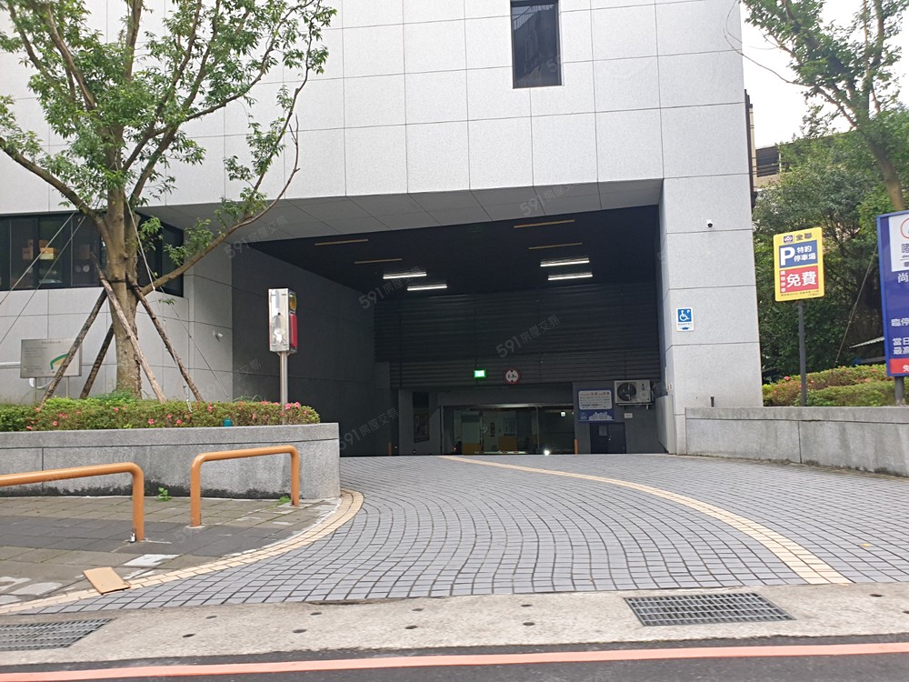 高級車道出入口