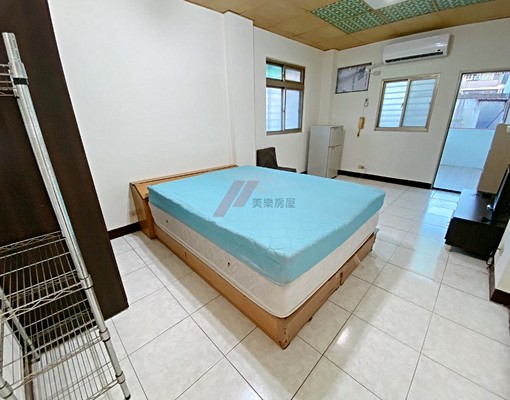 透天屋突樓層、水泥實心磚牆、大露臺*美樂 - Image 2