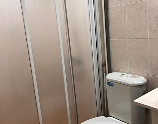 近三總及內科,有庭院曬衣有液晶電視 - Image 2