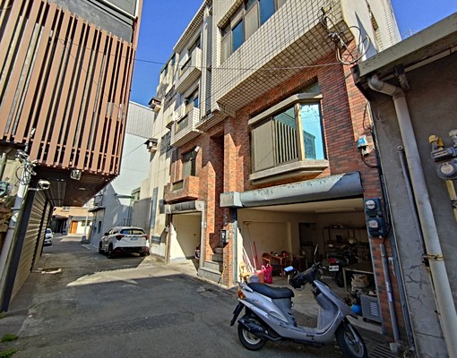 竹北家樂福旁整棟透天四房雙車位出租 - Image 1