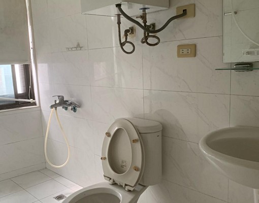 環球購物中心旁!中山路與漢生東路口! - Image 2