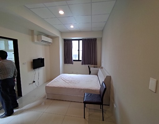 租市區近遠百電梯套房/有私人陽台洗衣機 - Image 1