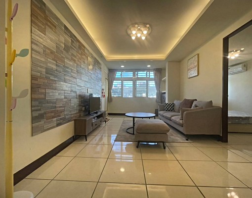 近龜山工業區三元市場全新時尚裝潢家俱冷氣 - Image 1