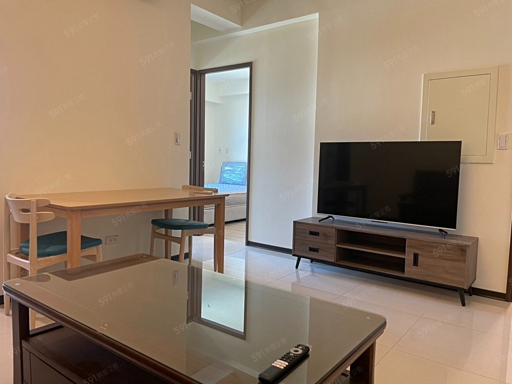 電視(燈飾及餐桌有更換,非照片上燈飾)