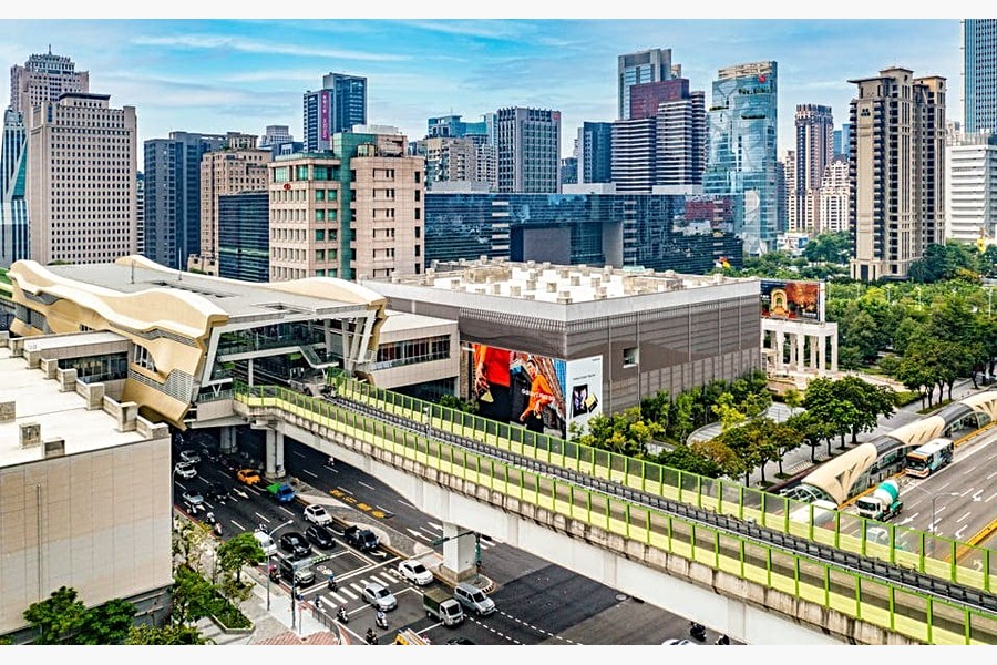 兩座捷運聯開大案,座落站體上方。