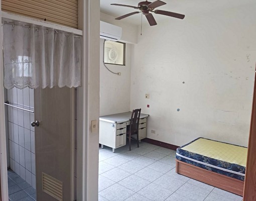 獨立陽台大套房附冷氣洗衣機冰箱 - Image 1