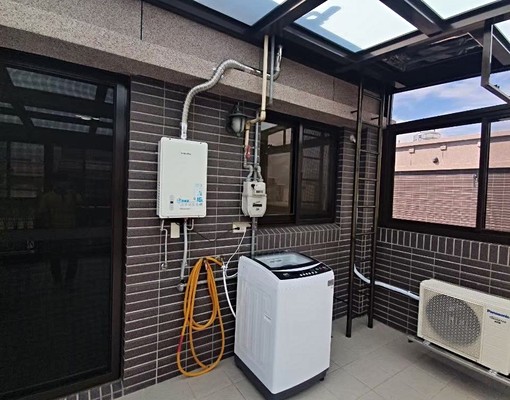 裝潢屋/電梯間間有電視機門口停兩台車 - Image 12