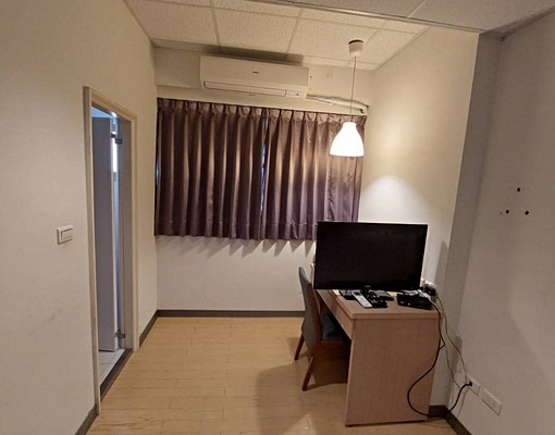 近巨蛋透天2到4樓分租套房|室內機車棚 - Image 3