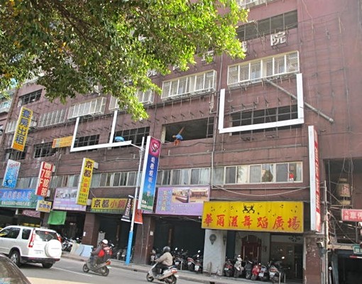捷運府中站電梯套房附雙人沙發面公園 - Image 6