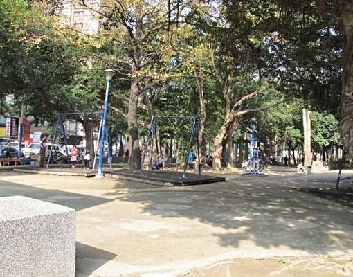 捷運府中站電梯套房附雙人沙發面公園 - Image 8