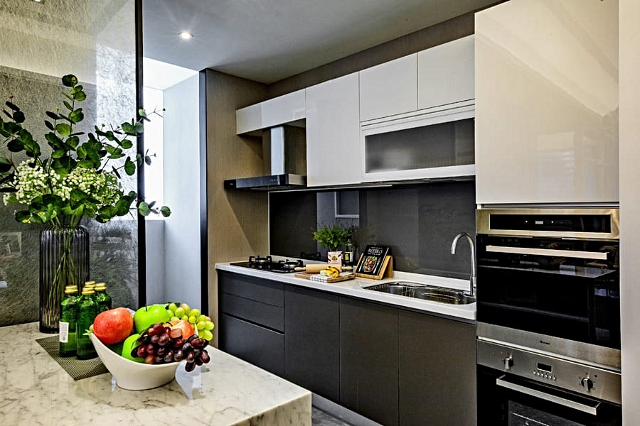 搭配中島,即為二字形廚房。