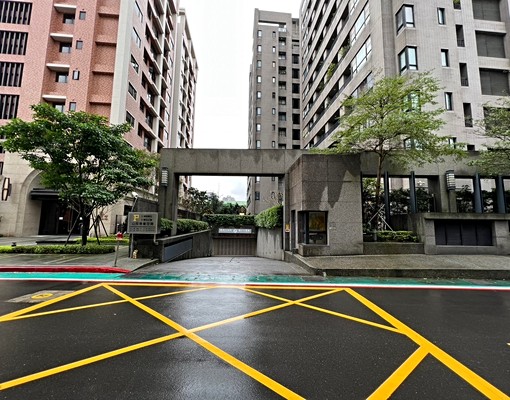 大樓地下平面停車位出租/近捷運東湖站 - Image 3