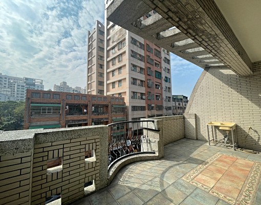 惠民商圈獨立整層露台大套房出租 - Image 11