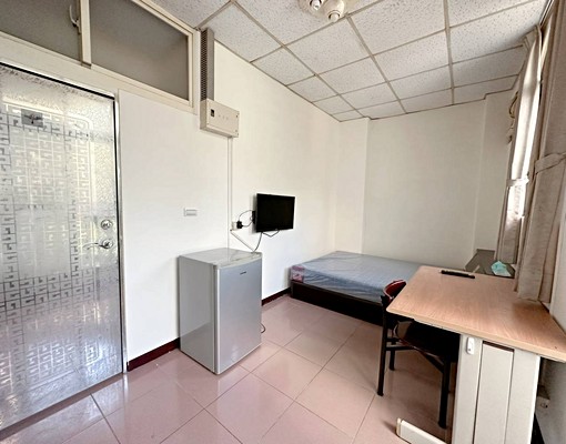 勤益中臺❤便宜電3元❤大陽台套房❤室內機車位 - Image 5