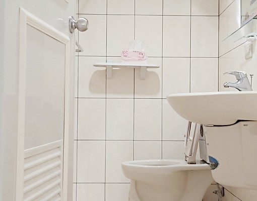 全新裝潢套房近商圈捷運富國商圈鴻金寶商圈季繳優惠限女生 - Image 2