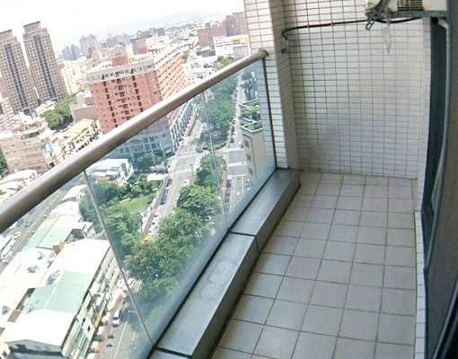 高樓大陽台-中山醫獨洗曬套房~24H五星管理 - Image 3