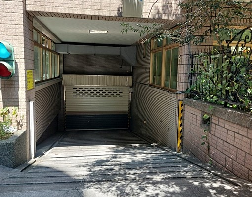 共有3個車位可租~租金含管理費 - Image 3