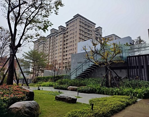 近高鐵學區《全新》優質三房,大露台 - Image 7