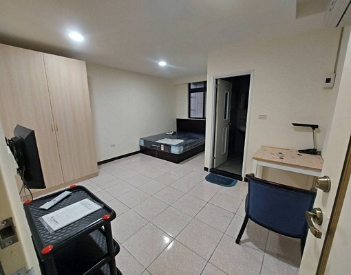 分租套房附家電.傢俱.網路.第四台.水費 - Image 1