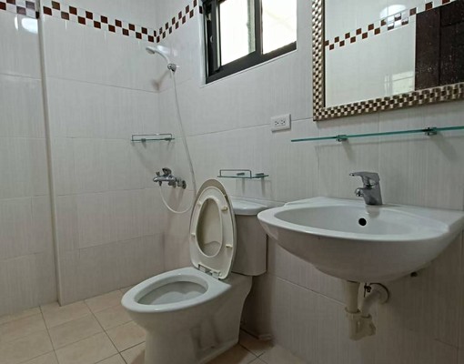 近東區豪宅型有陽台大套房 - Image 13