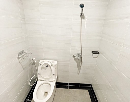 全新裝潢電梯大樓後火車站正對面 - Image 3