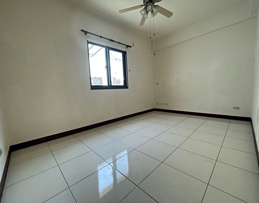 整棟透天現況出租門口停車家樂福 - Image 13