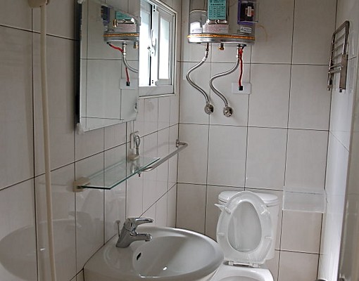 光華夜市後巷內安靜套房包電視網路 - Image 4