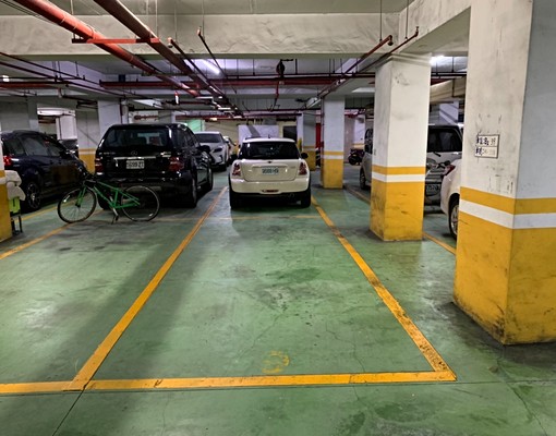 坡道平面地下室,休旅大車位非常好停 - Image 5