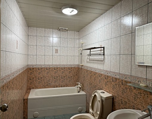 竹北高鐵東興路二段電梯透天住辦出租 - Image 4
