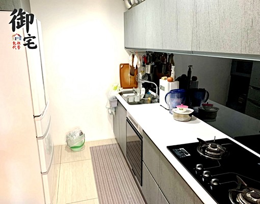 頂樓帝王戶★鉅虹建設★大三房★百萬裝潢★家具全★平車★剩一間 - Image 9