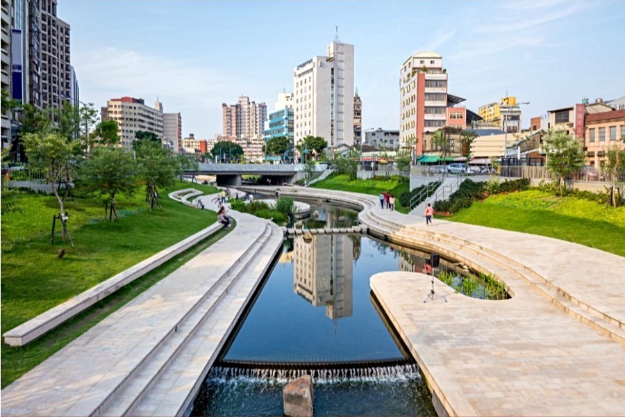 柳川水岸,走出巷口就到