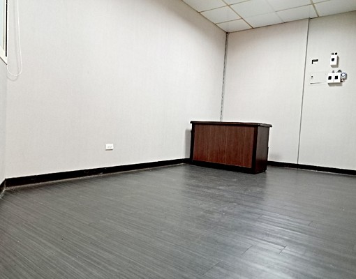 店面黃金角窗面寬,住辦倉皆宜,門口可停車 - Image 3