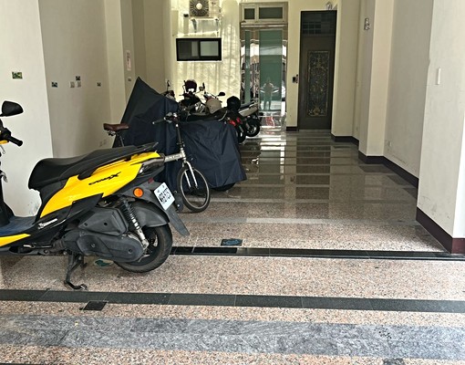 市中心/安全/乾淨/獨立洗衣機/電梯套房（可租補） - Image 1
