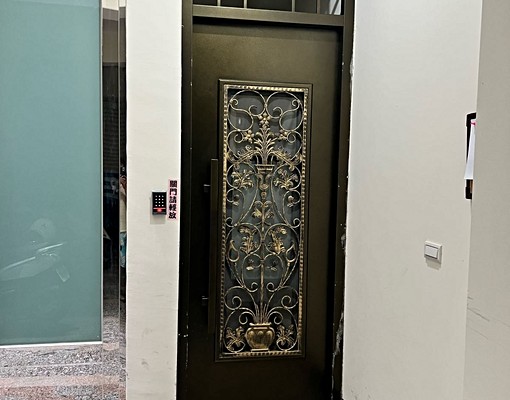 市中心/安全/乾淨/獨立洗衣機/電梯套房（可租補） - Image 2