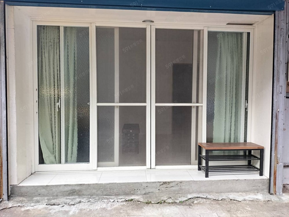 前大門漏地窗/路邊的一樓