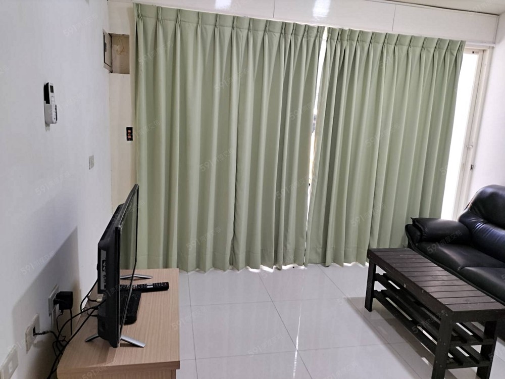 客廳 窗簾 椅子
茶几桌