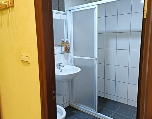 九份汽車路美套房一紙皮箱入住交通方便（租金含水電)） - Image 9