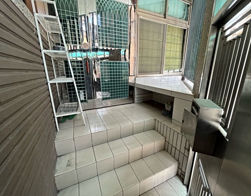 一樓住家、平面停車位、使用坪數50坪 - Image 2