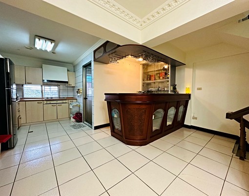 只有便宜挑高大客廳!超大花園別墅 - Image 5