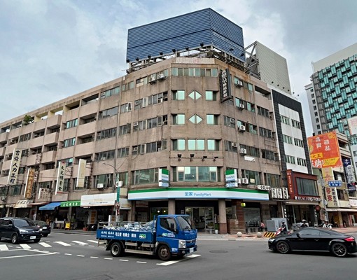 黎明路電梯套房含水網路第四台水200電5/夏季6元多間可選 - Image 1