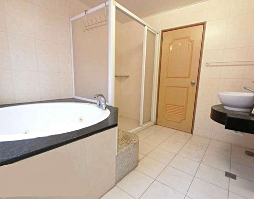 一房一廳採光好的大套房可升請租屋輔助 - Image 9