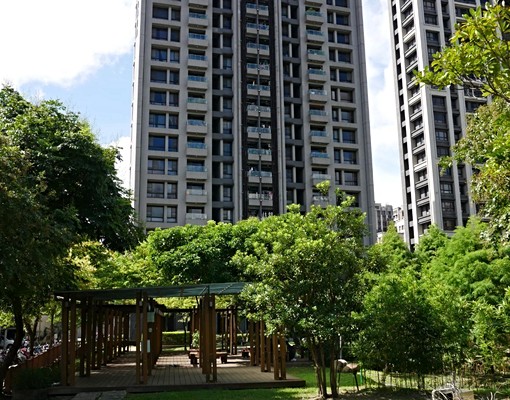 幸福萬坪公園精品三房 - Image 1