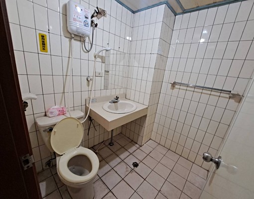中原大學有陽台套房//免仲介費/可租補 - Image 2