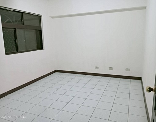 大四房採光通風好樓下就是公車站交通便捷 - Image 1