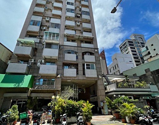 摩登新貴高樓層有陽台出租套房 - Image 1